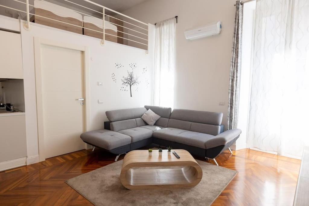 Loft2 Via Morosini Centro Varese - Ixihome Bagian luar foto
